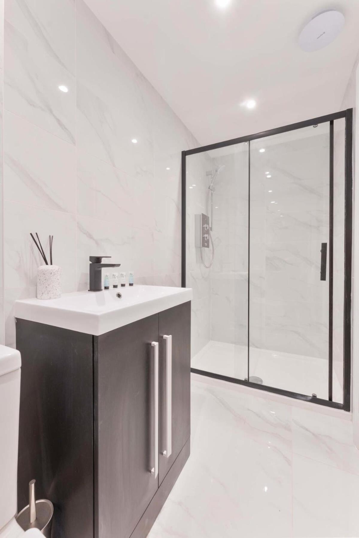 Modern 1 Bed Apartment In Burton-On-Trent Ngoại thất bức ảnh